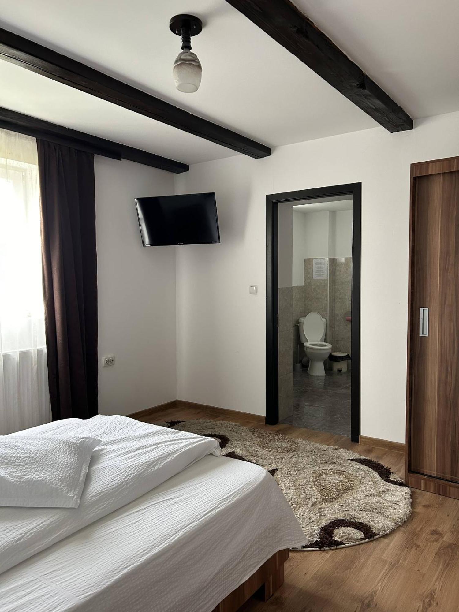 Hotel Intim Rădăuţi Exterior foto